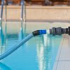 Cómo renovar el área de su piscina para darle un toque elegante